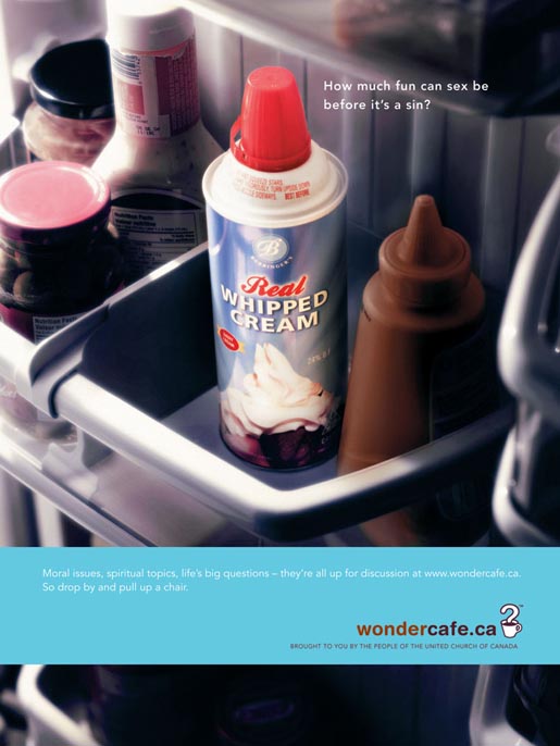 Whipped cream and sauce in Wondercafe ad