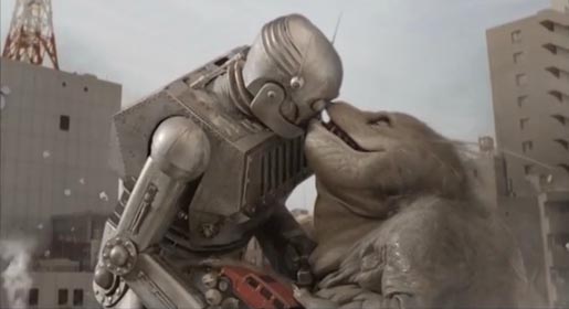 Monster and Robot kiss in Hummer H3 TV Ad