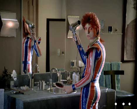 Bowie uses hairdryer in Vittel TV ad