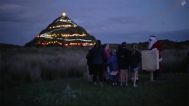 Air New Zealand Christmas Pyramid