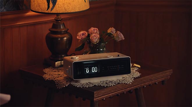 Bedside clock in Jeep Groundhog Day commercial